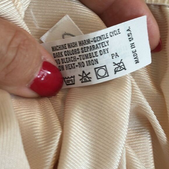 Vintage Cabernet light tan half slip with lace trim - Picture 7 of 7